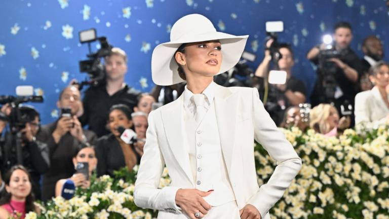 Η Ζεντάγια με custom Louis Vuitton