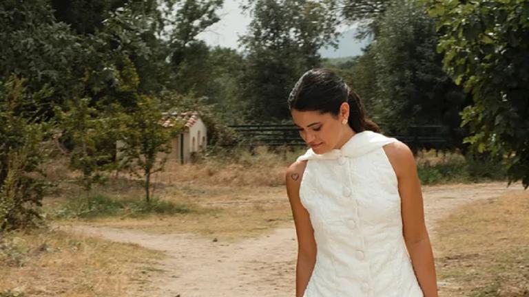 Νύφη με γιλέκο/Φωτογραφία: @minnafotografia