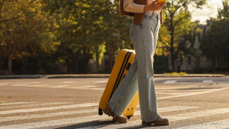 Η βαλίτσα του φθινοπώρου: Τα must-have κομμάτια για ένα ταξίδι 2-3 ημερών, σύμφωνα με τη style expert