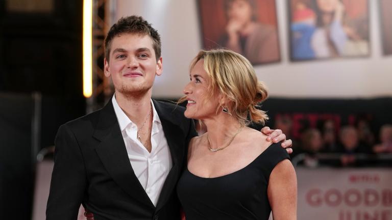 Η Κέιτ Γουίνσλετ με τον γιο της, Τζο Άντερς/Φωτογραφία AP