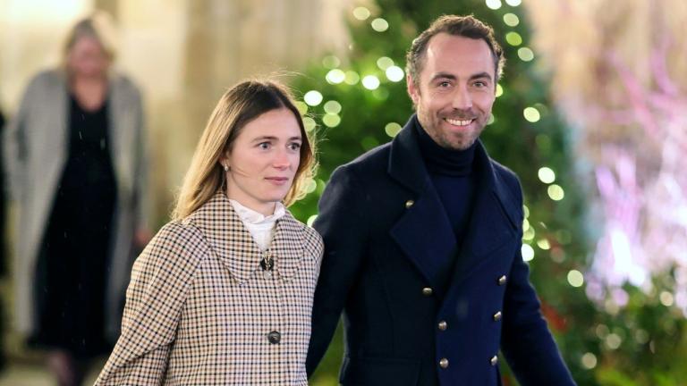 Η Alizee Thevenet με κοστούμι