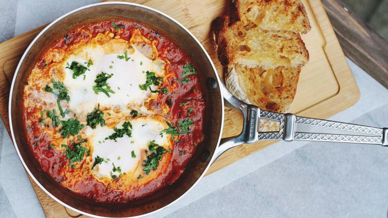 Αυγά μάτια με ντομάτα / Φωτογραφία: Unsplash