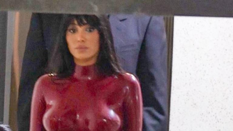 Μπιάνκα Σενσόρι: Με κόκκινη latex ολόσωμη φόρμα που θυμίζει iconic look της Μπρίτνεϊ Σπίαρς από τα '00s