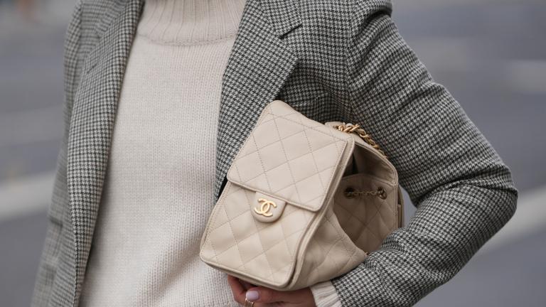 Πώς να φορέσεις το μπεζ σακάκι τον χειμώνα, σύμφωνα με τη style expert