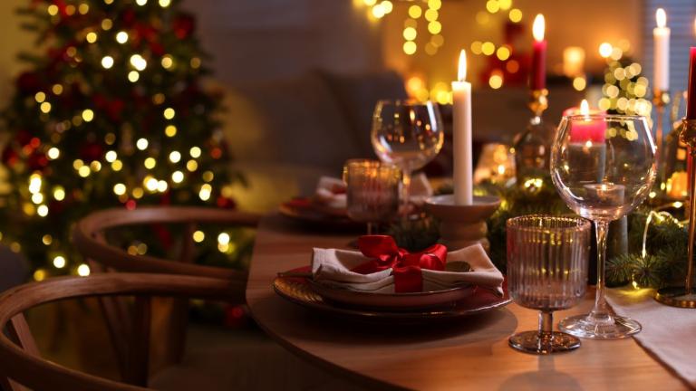 Πώς να διακοσμήσετε το γιορτινό τραπέζι