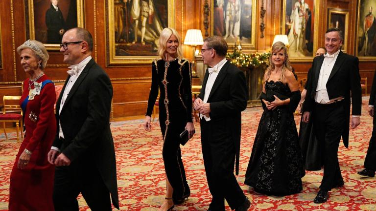  Η Κέιτ Μίντλεντον έλαμψε στο Kάστρο του Γουίνδσορ αλλά η Κλόντια Σίφερ ήταν η μεγάλη έκπληξη της βραδιάς