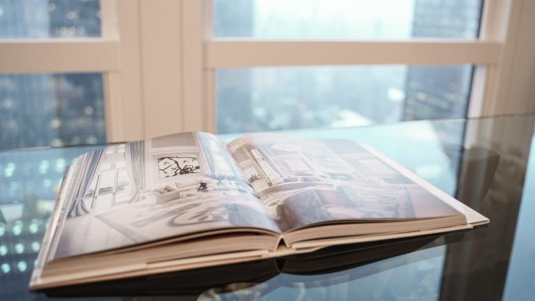 Αυτά τα fashion βιβλία, που κυκλοφόρησαν το 2025, είναι το τέλειο δώρο για τους λάτρεις του στιλ