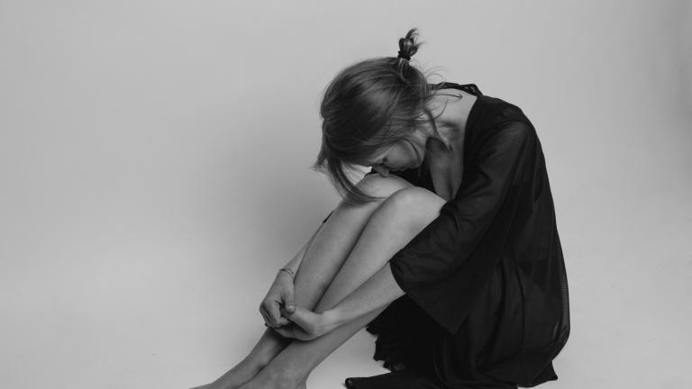 Ακμή, ψωρίαση, έκζεμα: Πώς τα δερματικά προβλήματα επηρεάζουν την ψυχική υγεία