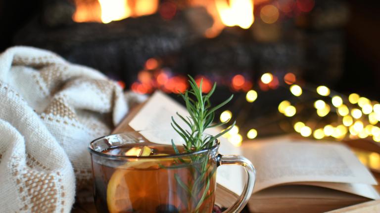 Ο αποτοξινωτικός ζωμός των 15 λεπτών που μειώνει το φούσκωμα μετά τα Χριστούγεννα