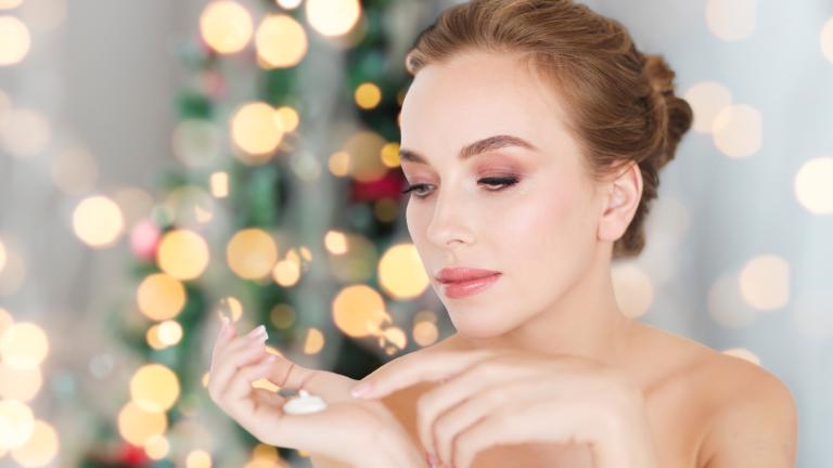 Το serum και το make-up που χαρίζουν στο δέρμα μοναδική λάμψη