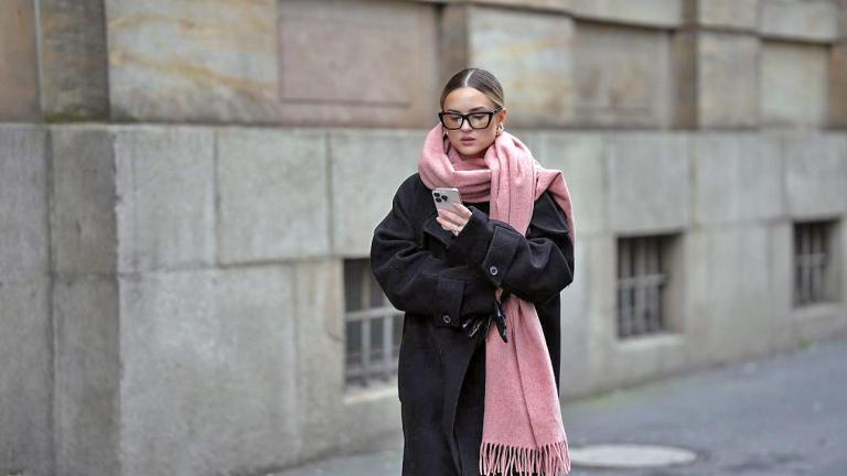 Χτένισμα με φουλάρι/Φωτογραφία Getty Images 