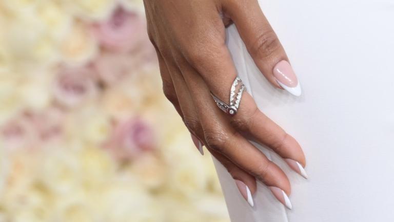 Το χέρι της Zuri Hall