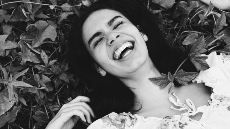 Γυναίκα που γελάει 