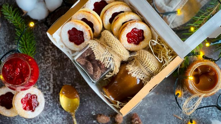 Χριστουγεννιάτικα μπισκότα με μαρμελάδα / Φωτογραφία: Unsplash