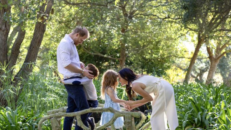 Ο πρίγκιπας Χάρι με την Μέγκαν Μαρκλ και τα παιδιά τους