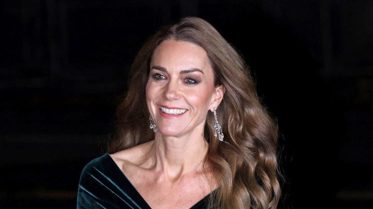 Η Κέιτ Μίντλετον με κοκαλάκι στα μαλλιά