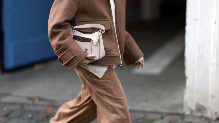 Το κοτλέ παντελόνι από τα Benetton που βγαίνει σε 10 χρώματα θα σας «σώσει»