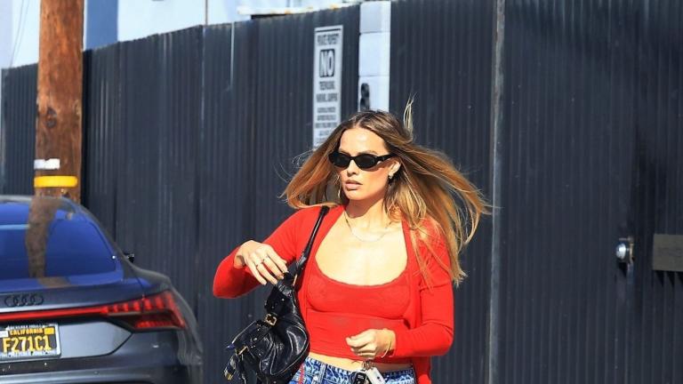 Η Μάργκοτ Ρόμπι με casual look