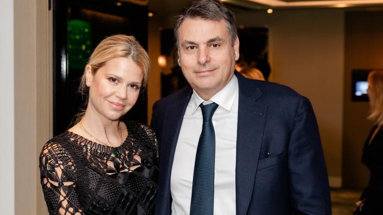 Νίκος Κριθαριώτης: Η κοινή εμφάνιση με τη σύζυγό του, Ναστάζια Δαρίβα, στο δείπνο της «Ελπίδας»