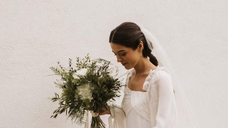 Νυφικό με μανίκια - Φωτογραφία Instagram/@posdatalola