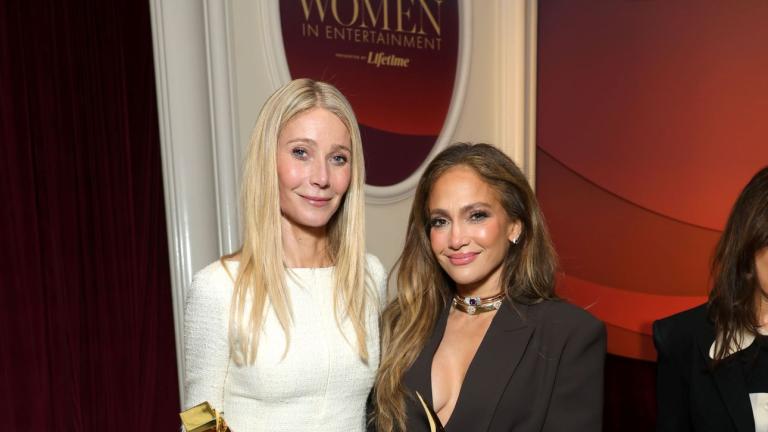 Η Γκουίνεθ Πάλτροου μαζί με την Τζένιφερ Λόπεζ