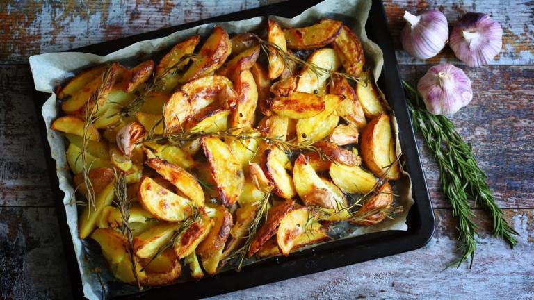 Πατάτες φούρνου / Φωτογραφία: Shutterstock