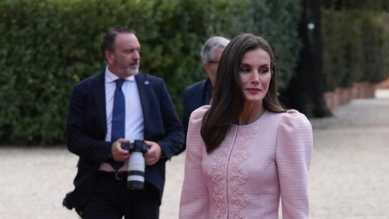 Η Βασίλισσα Λετίθια χωρίς καλσόν 