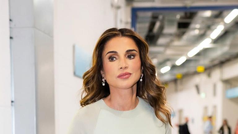 Κομψή χειμερινή εμφάνιση της βασίλισσας Ράνια