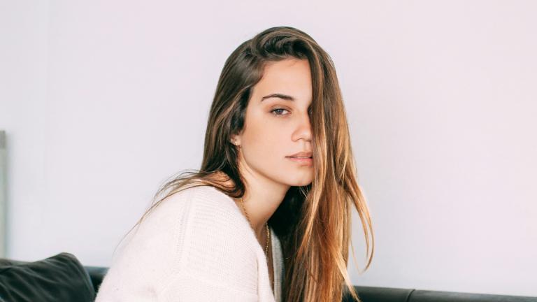 Γιατί κοιμάστε πάνω από 8 ώρες και εξακολουθείτε να δείχνετε κουρασμένη; Οι ειδικοί εξηγούν