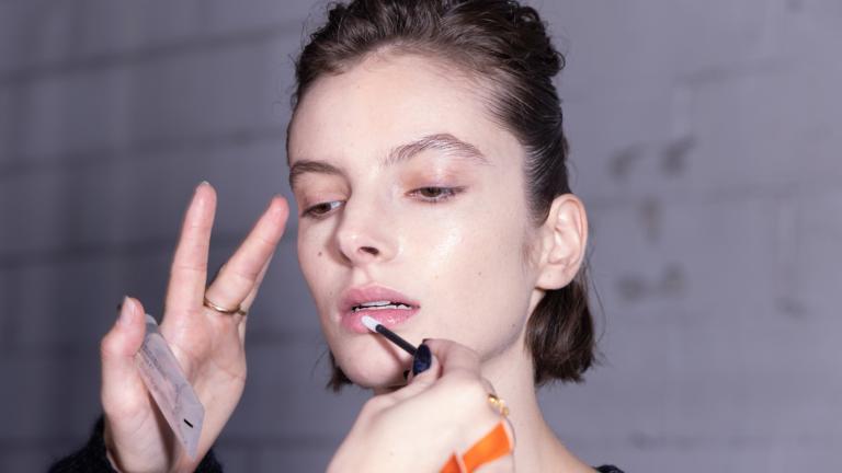 Skin First: Γιατί η φροντίδα της επιδερμίδας είναι το νέο μακιγιάζ