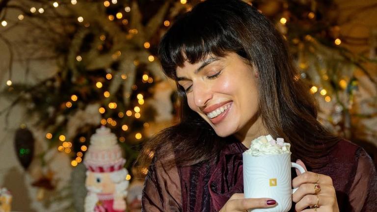 Η Τόνια Σωτηροπούλου με festive look