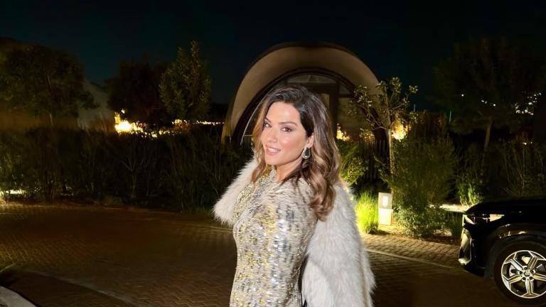 Η Βάσω Λασκαράκη με μίνι φόρεμα