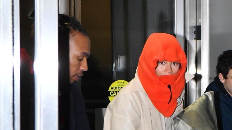 Η Ζεντάγια με μπαλακλάβα