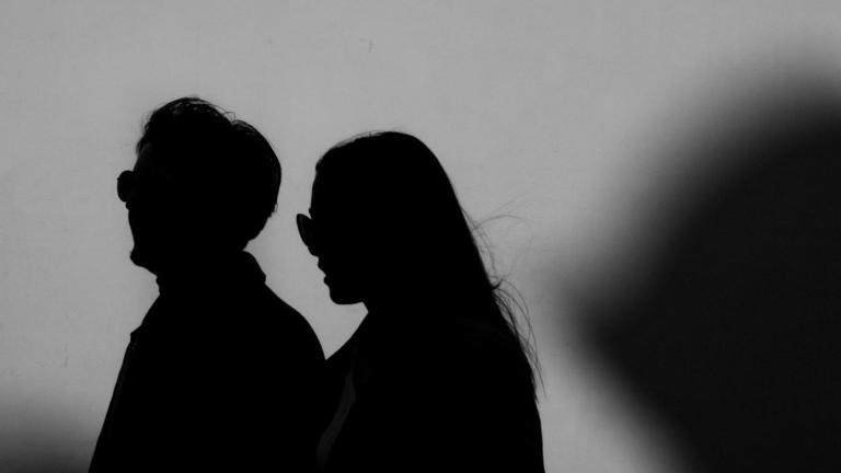 Γιατί δεν αντέχουμε τη σιωπή