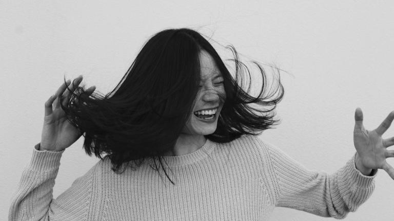 χαρούμενη γυναίκα