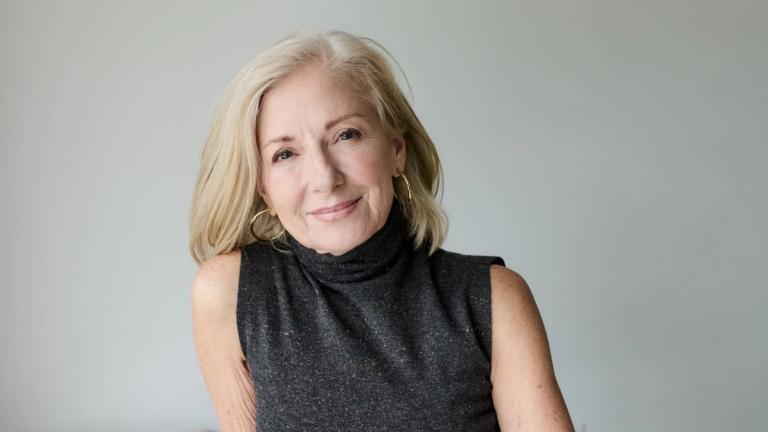 Μια δασκάλα γιόγκα στα 71 αποκαλύπτει πώς παραμένει δυνατή και ευλύγιστη