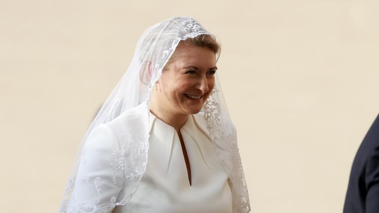 Η πριγκίπισσα Στεφανία ντύθηκε στα λευκά/Φωτογραφία Getty Images 