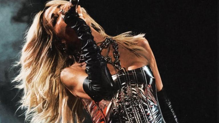 Οι Αθηναίοι βγαίνουν και το διασκεδάζουν στα μπουζούκια