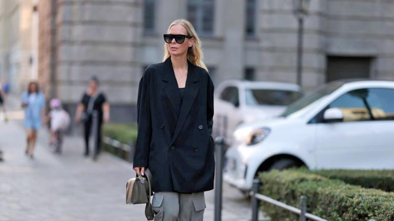 Πώς να συνδυάσεις το «βαρετό» μαύρο σακάκι: 5 πρακτικοί και κομψοί συνδυασμοί από τη style expert