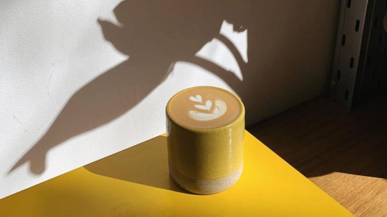 Έξοδος για καφέ στην πόλη