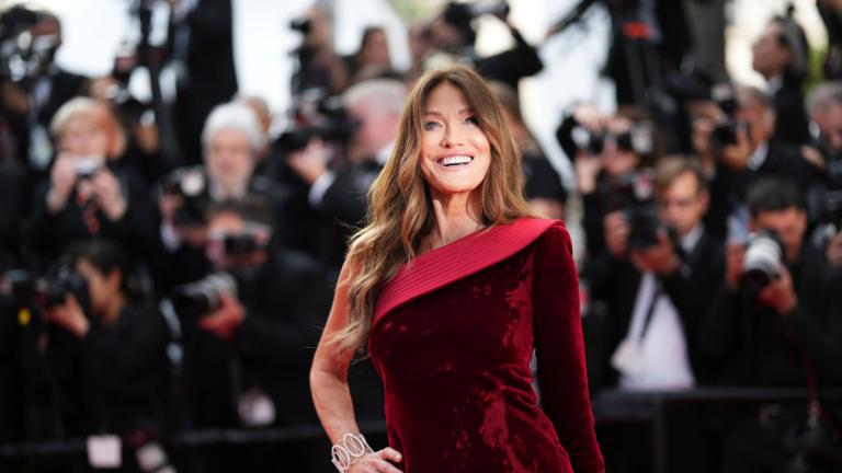 Η Κάρλα Μπρούνι στο κόκκινο χαλί