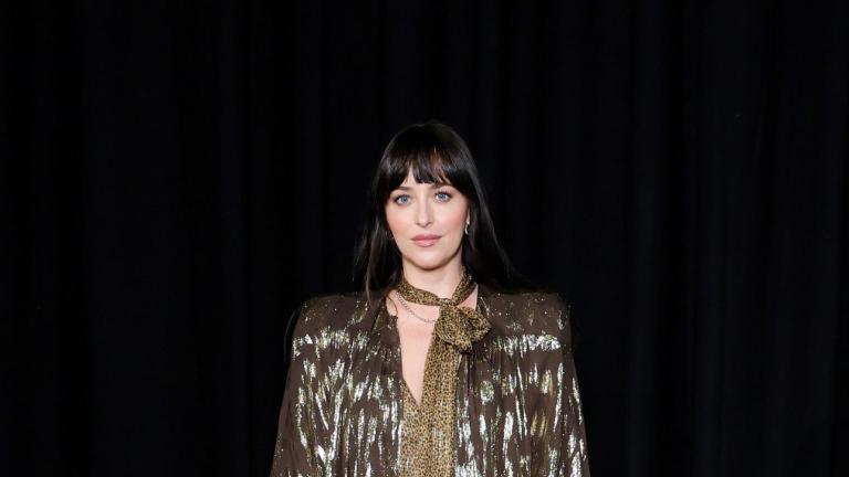 Η Ντακότα Τζόνσον στο show τυου οίκου Valentino στο Παρίσι