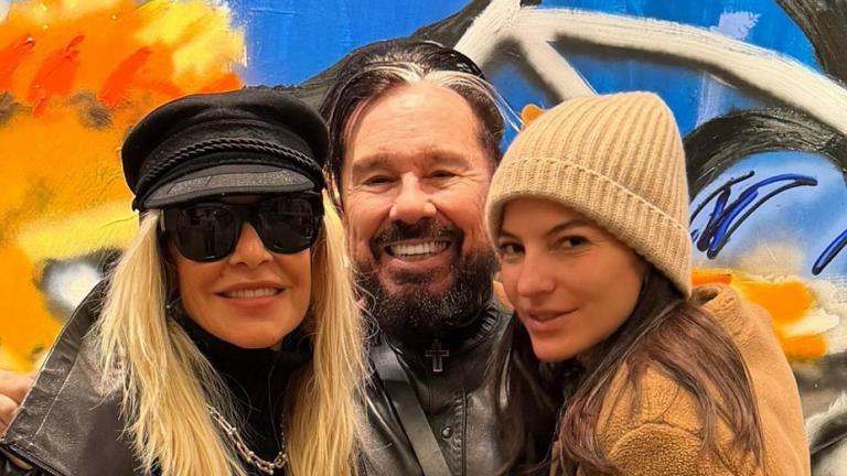 Η Άννα Βίσση και η Δήμητρα Κούστα με τον αρχιτέκτονα Peter Marino 