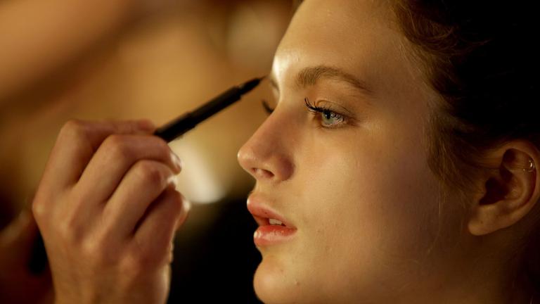 Το απόλυτο guide για το ψαλίδι βλεφαρίδων που χαρίζει εκθαμβωτικό βλέμμα