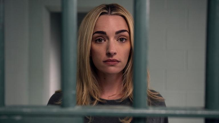 Η εθιστική και δημοφιλής σειρά του Netflix που θα σας κρατήσει μέσα το ΣΚ