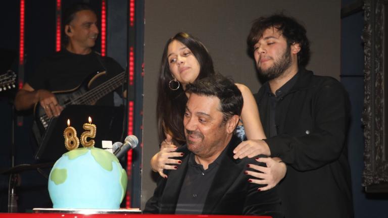 Γιώργος Θεοφάνους: Η σπάνια κοινή εμφάνιση με τα παιδιά του στο πάρτι των γενεθλίων του