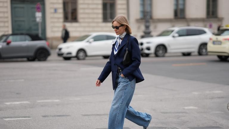 Half-moon bags: Οι τσάντες-μισοφέγγαρο συνεχίζουν να κυριαρχούν στις τάσεις και το 2026