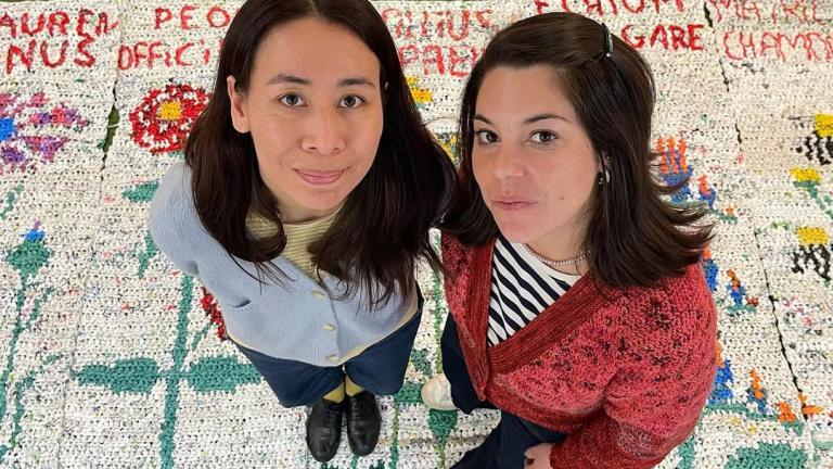 Οι Ισπανίδες καλλιτέχνιδες που πλέκουν με πλαστικές σακούλες/Φωτογραφία: Instagram/las_enganchadas