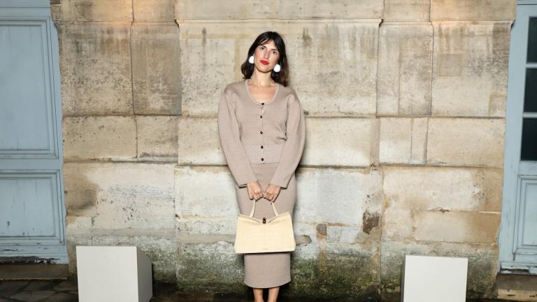 5 χρώματα που φορούν οι Παριζιάνες αυτόν τον χειμώνα