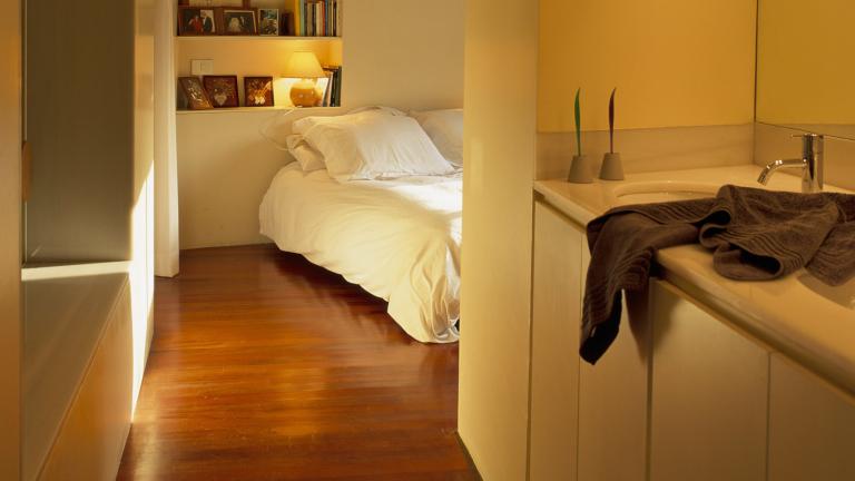 Το ξύλινο πάτωμα φεύγει από την κρεβατοκάμαρα: Τι μπαίνει στη θέση του το 2026